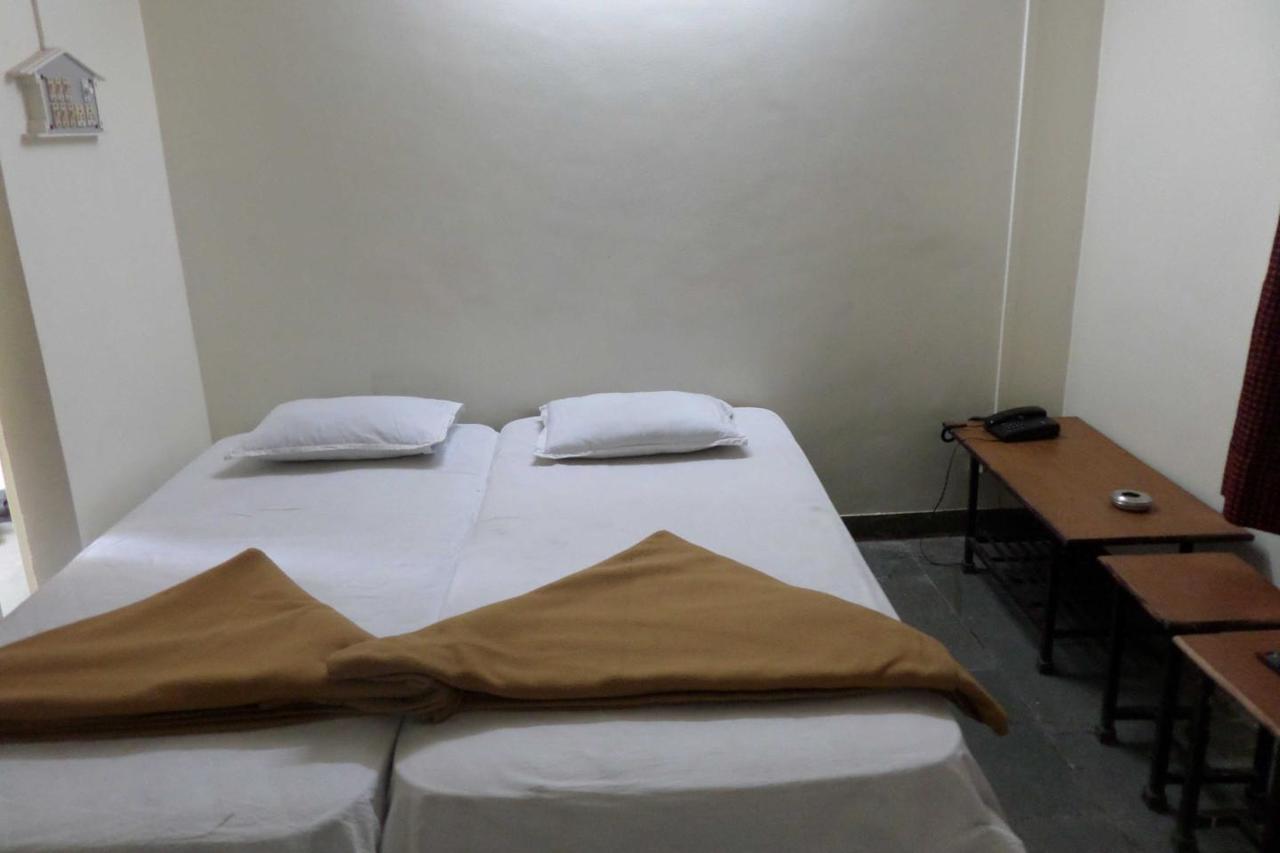 Parvat Lodge Ahmednagar Esterno foto