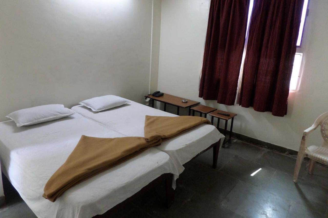 Parvat Lodge Ahmednagar Esterno foto